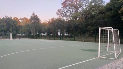 У Харкові футбольні ворота впали на 6-річного хлопчика: дитина в реанімації