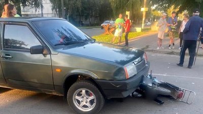 У Конотопі Сумської області в ДТП постраждала 15-річна дівчина, яка керувала мотоциклом