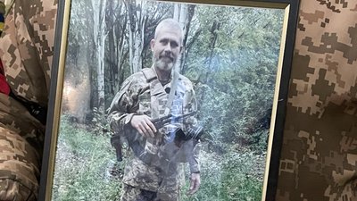 У Полтаві влаштували прощання із полтавським воїном Віктором Деменком У Полтаві влаштували прощання із полтавським воїном Віктором Деменком
