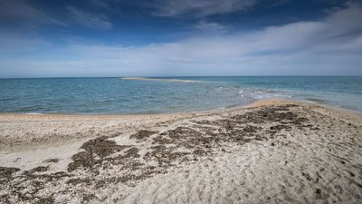 Узбережжя Криму — піщані коси та пересипи зникають через незаконну забудову