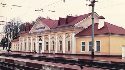 У Волочиську Хмельницької області на залізничному вокзалі шукають вибухівку