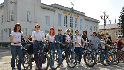 На Тернопільщині провели акцію "Велосипедом на роботу" На Тернопільщині провели акцію "Велосипедом на роботу"