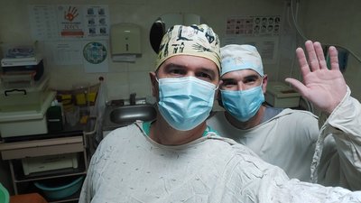 Військовий лікар Олег Токарчук з колегою Військовий лікар Олег Токарчук з колегою
