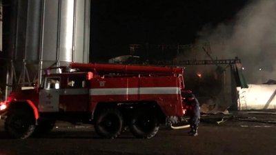 На Прикарпатті згорів склад із зерном На Прикарпатті згорів склад із зерном