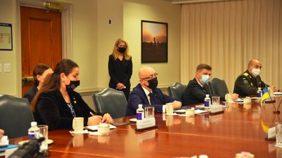 Резніков зустрівся з главою Пентагону в США. Про що говорили