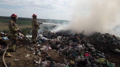В Одеській області зайнявся 1 гектар сміття