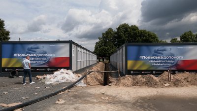Збирають меблі, та проводять воду: у Новоселівці завершують встановлення модульного містечка Збирають меблі, та проводять воду: у Новоселівці завершують встановлення модульного містечка