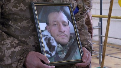 У Луцьку попрощалися із загиблим військовим Богданом Буськом У Луцьку попрощалися із загиблим військовим Богданом Буськом