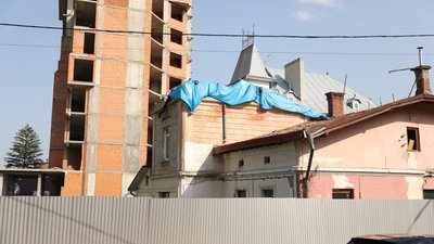 У Чернівцях зносять приватний будинок: це вілла сторічна вілла "Йозефіна" у стилі історизму У Чернівцях зносять приватний будинок: це вілла сторічна вілла "Йозефіна" у стилі історизму