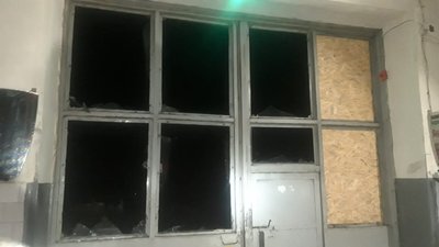 Пожежна частина, пошкоджена російськими обстрілами 15 листопада на Ізюмщині Пожежна частина, пошкоджена російськими обстрілами 15 листопада на Ізюмщині