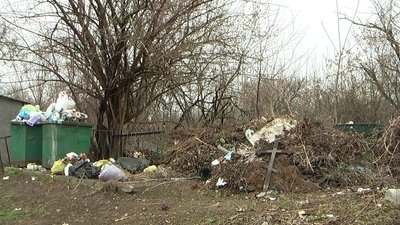 Стихійні звалища поблизу запорізьких цвинтарів — хто відповідальний за прибирання
