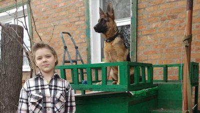 "Сонечко, ми з тобою тепер удвох": історія сестер з Краснограда, чиї батьки загинули у власному будинку від ракети РФ "Сонечко, ми з тобою тепер удвох": історія сестер з Краснограда, чиї батьки загинули у власному будинку від ракети РФ