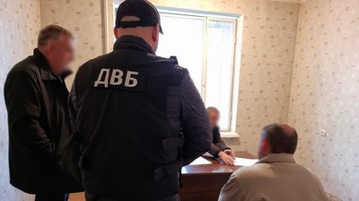 Вирішив "прибрати". На Вінниччині затримали чоловіка, який підірвав автівку поліцейського