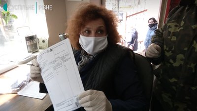 Рівненським ОСББ передали деззасоби для оприскування під'їздів Рівненським ОСББ передали деззасоби для оприскування під'їздів
