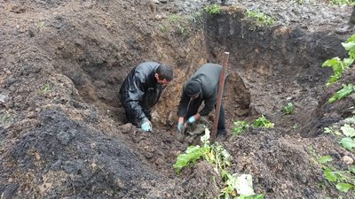 На Харківщині знайшли масове поховання українських захисників На Харківщині знайшли масове поховання українських захисників