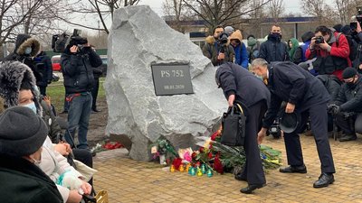 У Києві відкрили сквер пам’яті загиблим у катастрофі літака МАУ