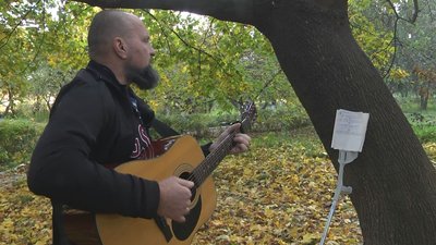 Гітара допомагає: травмований військовий реабілітується у Луцьку Гітара допомагає: травмований військовий реабілітується у Луцьку