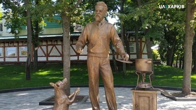 У харківському саду встановили скульптуру Вернадського.ФОТО