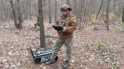 Інженерні війська на Сумщині показали як працює робот-сапер