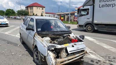 Дві автівки зіткнулися у Мукачеві на Закарпатті Дві автівки зіткнулися у Мукачеві на Закарпатті