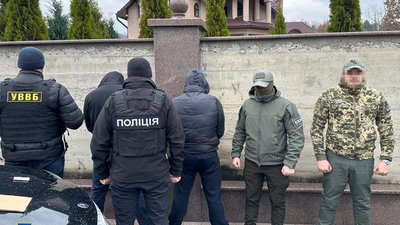 На Закарпатті СБУ затримала двох чоловіків за підозрою в організації переправлення призовників за кордон