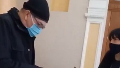 Не отримав бюлетень: на полтавській дільниці виборець відмовився знімати маску