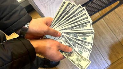 Мешканка Львівщини пропонувала військовозобов'язаним укласти фіктивний шлюб за 10 тисяч доларів США