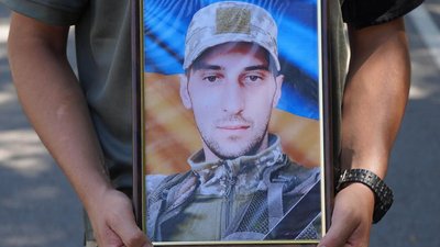 В Ужгороді попрощалися з полеглим захисником Володимиром Рогачем