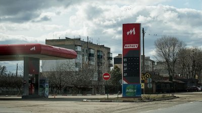 Пусті АЗС та перебої зі зв'язком. Як українці їдуть на Захід Пусті АЗС та перебої зі зв'язком. Як українці їдуть на Захід