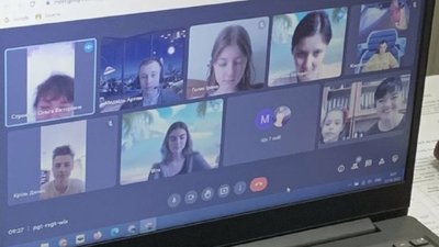 Останній дзвоник онлайн: випускники на Тернопільщині долучилися до всеукраїнського свята