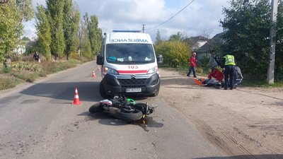 У Миколаєві зіткнулися легковик і мотоцикл: госпіталізували двох людей