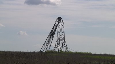 Вежа електромережі після обстрілів на Донеччині. Вежа електромережі після обстрілів на Донеччині.