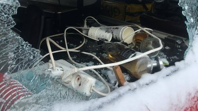 Вандали розбили "Артиновський бус", що стоїть у центрі Вінниці Вандали розбили "Артиновський бус", що стоїть у центрі Вінниці