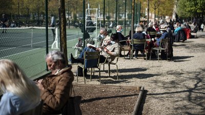 Уряд Франції планує послабити карантин на початку травня