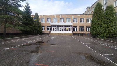 У Сумах батьки та вчителі школи № 10 та першої гімназії проти реорганізації навчальних закладів У Сумах батьки та вчителі школи № 10 та першої гімназії проти реорганізації навчальних закладів