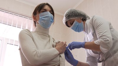 У Черкасах за добу вакцинували сотню медиків
