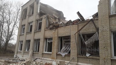 "Вони летіли прямо над нами". Російські війська зруйнували школу на Сумщині