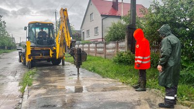У Житомирі продовжують ліквідовувати пориви мережі водопостачання У Житомирі продовжують ліквідовувати пориви мережі водопостачання