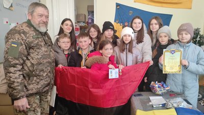 Діти-волонтери з Волині отримали відзнаку за допомогу військовим Діти-волонтери з Волині отримали відзнаку за допомогу військовим