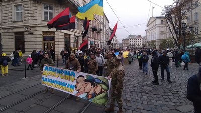 "Дякуємо захисникам". Вулицями Львова пройшла хода військових