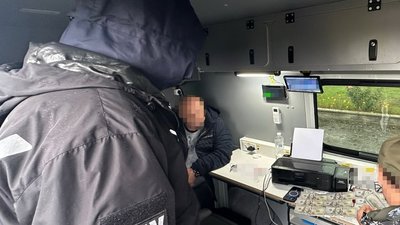 Незаконні відстрочки від мобілізації на Черкащині: підозрюють 64-річного переселенця із Селидового та члена ВЛК