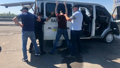 Хабар за пропуск вантажівок: у Херсоні затримали посадовця Укртрансбезпеки