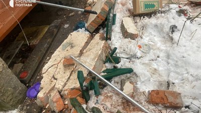 "Рознесло весь балкон": у Полтаві стався вибух у квартирі п’ятиповерхівки "Рознесло весь балкон": у Полтаві стався вибух у квартирі п’ятиповерхівки
