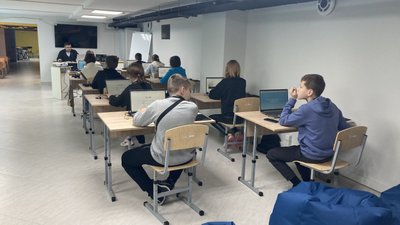 У двох укриттях у Пісочині під Харковом відкрили цифрові освітні простори для школярів