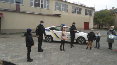 Тернопільські патрульні провели урок безпеки дорожнього руху Тернопільські патрульні провели урок безпеки дорожнього руху