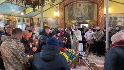 У Сумах поховали військовослужбовця Сергія Лободу У Сумах поховали військовослужбовця Сергія Лободу