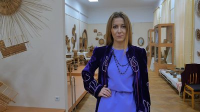 Вірменський стрій. Поверх сукні одягали довгий кафтан Вірменський стрій. Поверх сукні одягали довгий кафтан