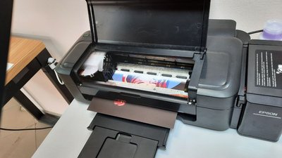 Жителька Тернопільщини створює патріотичні принти на футболках і сумках Жителька Тернопільщини створює патріотичні принти на футболках і сумках