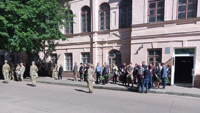 У Житомирі попрощалися з полковником Олександром Махачеком та лейтенантом Ігорем Волинцем У Житомирі попрощалися з полковником Олександром Махачеком та лейтенантом Ігорем Волинцем