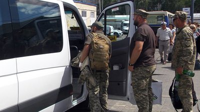 Водій "Борода" з Волині безплатно возить військових на міжміському маршруті Водій "Борода" з Волині безплатно возить військових на міжміському маршруті
